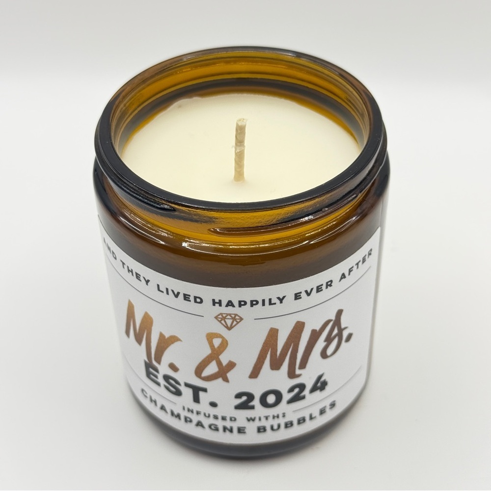 Wax Wit Mr and Mrs Candle Scented Champagne Bubbles Gift - Picture 4 of 5